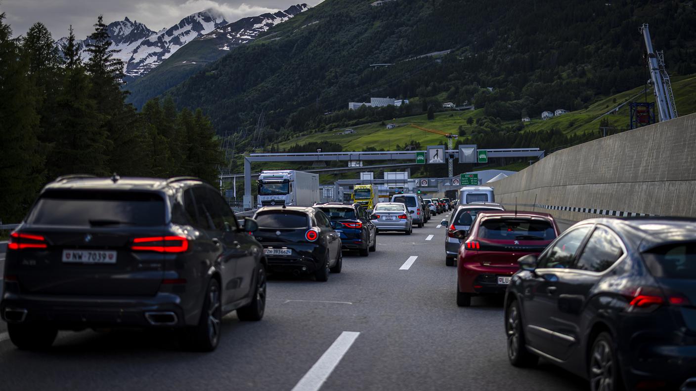 Di nuovo tutti in colonna al portale nord del San Gottardo
