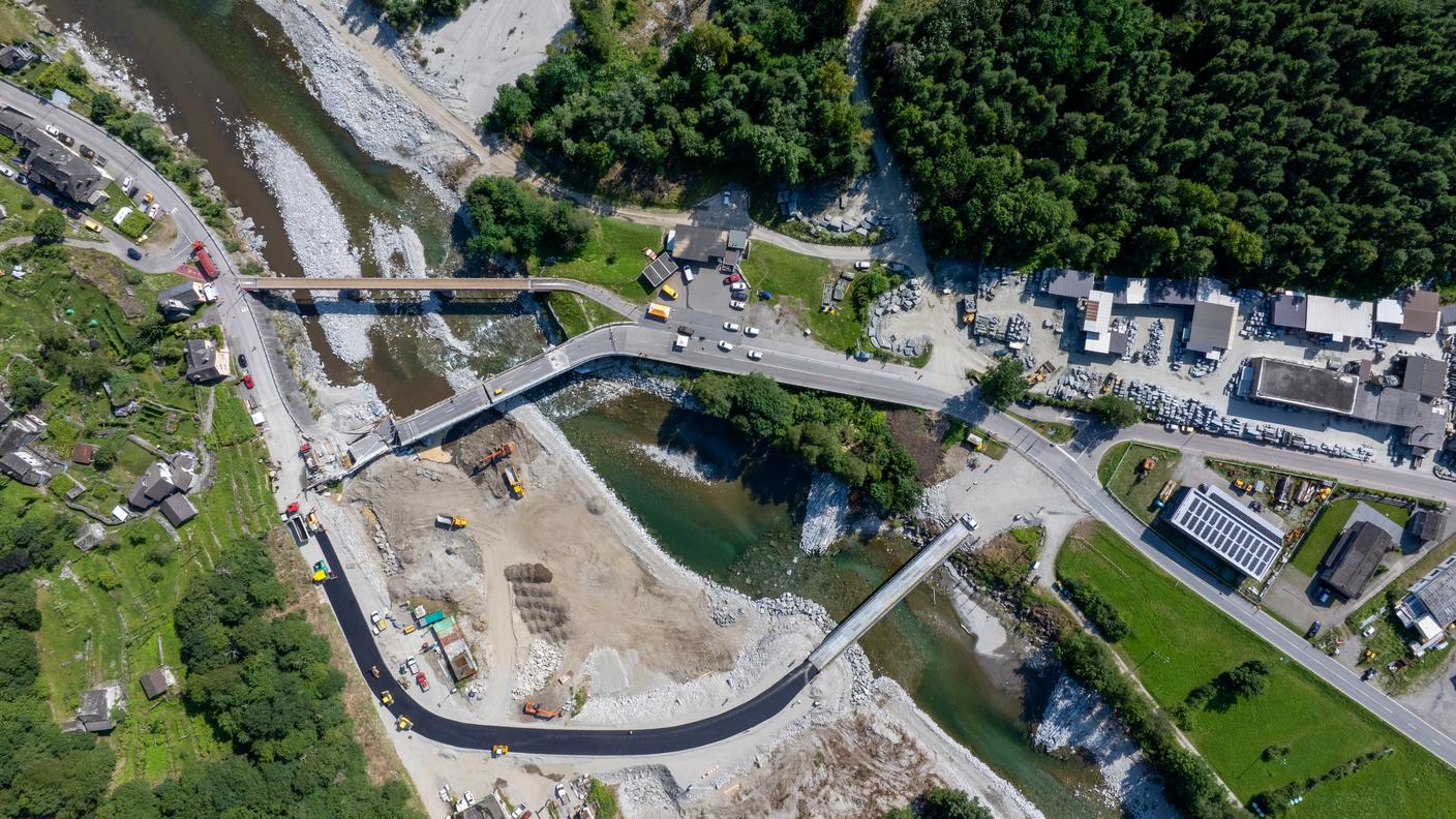 Veduta aerea del ponte provvisorio a Visletto.jpg