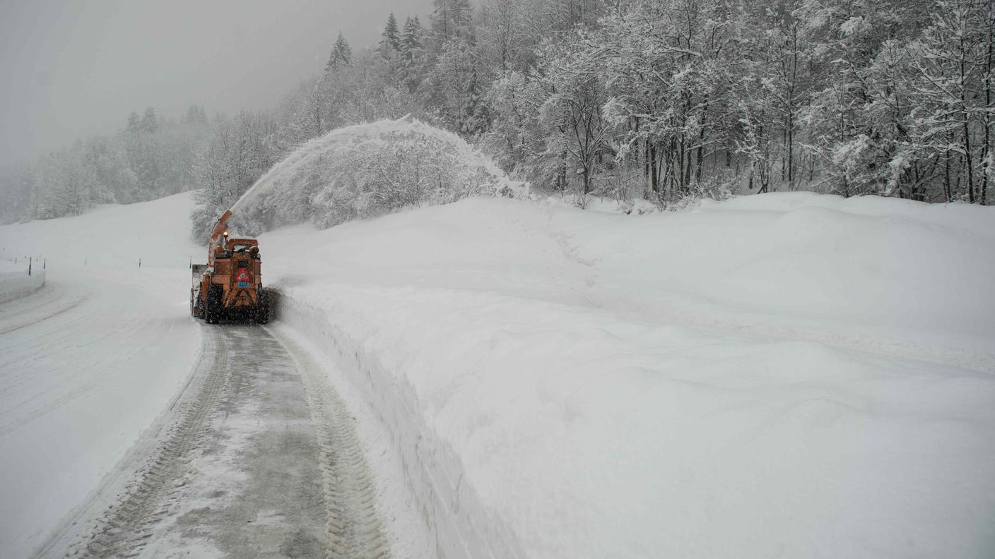 Si liberano le strade dalla neve giovedì in Alta Leventina