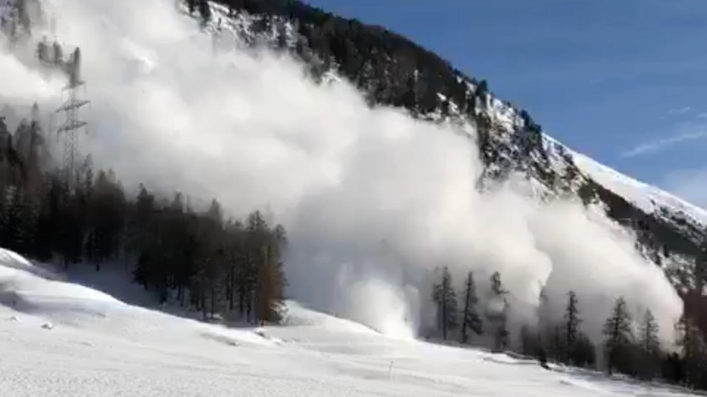 La valanga controllata scesa nella zona di Pontresina