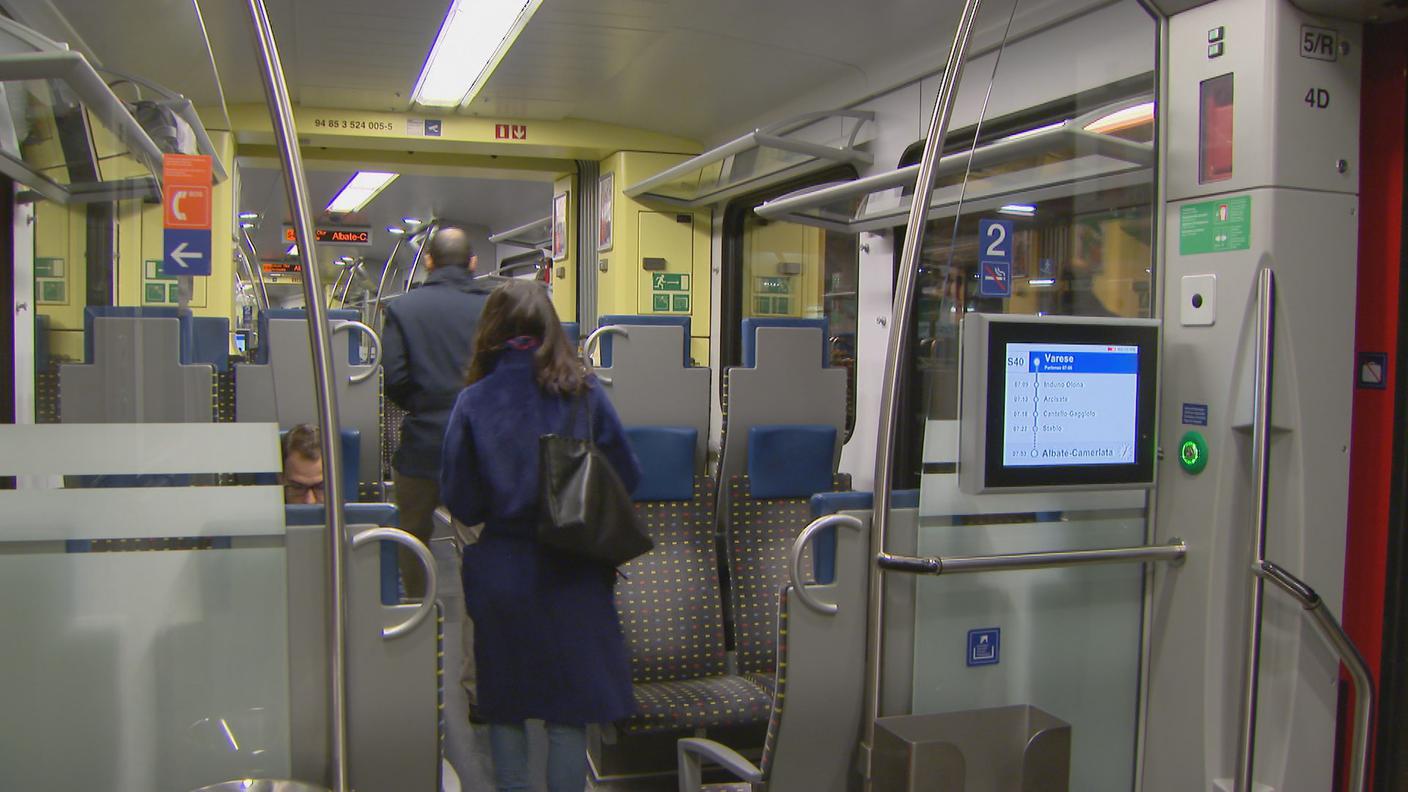 Un'immagine del treno partito alle 7.06 da Varese