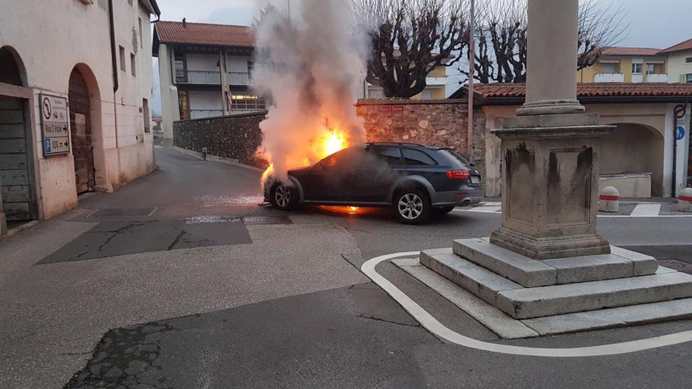 Fiamme in centro a Rancate