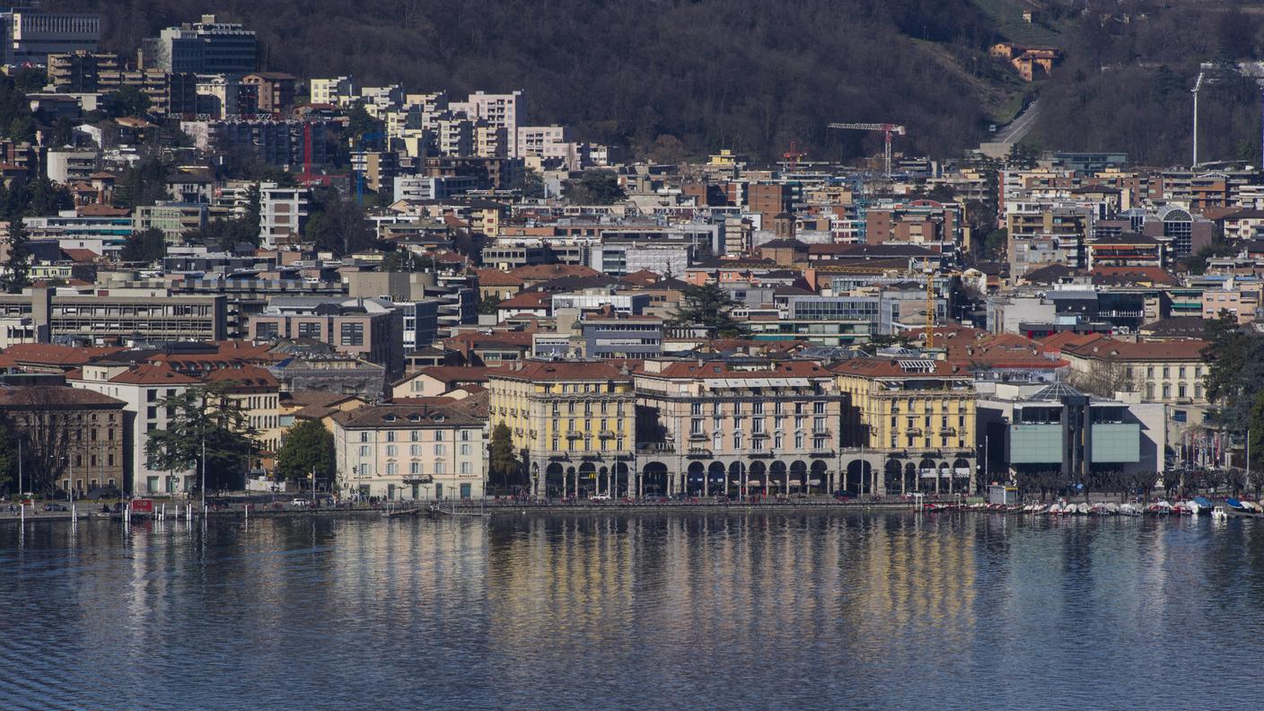 Un luogo di incontro sulle rive del lago