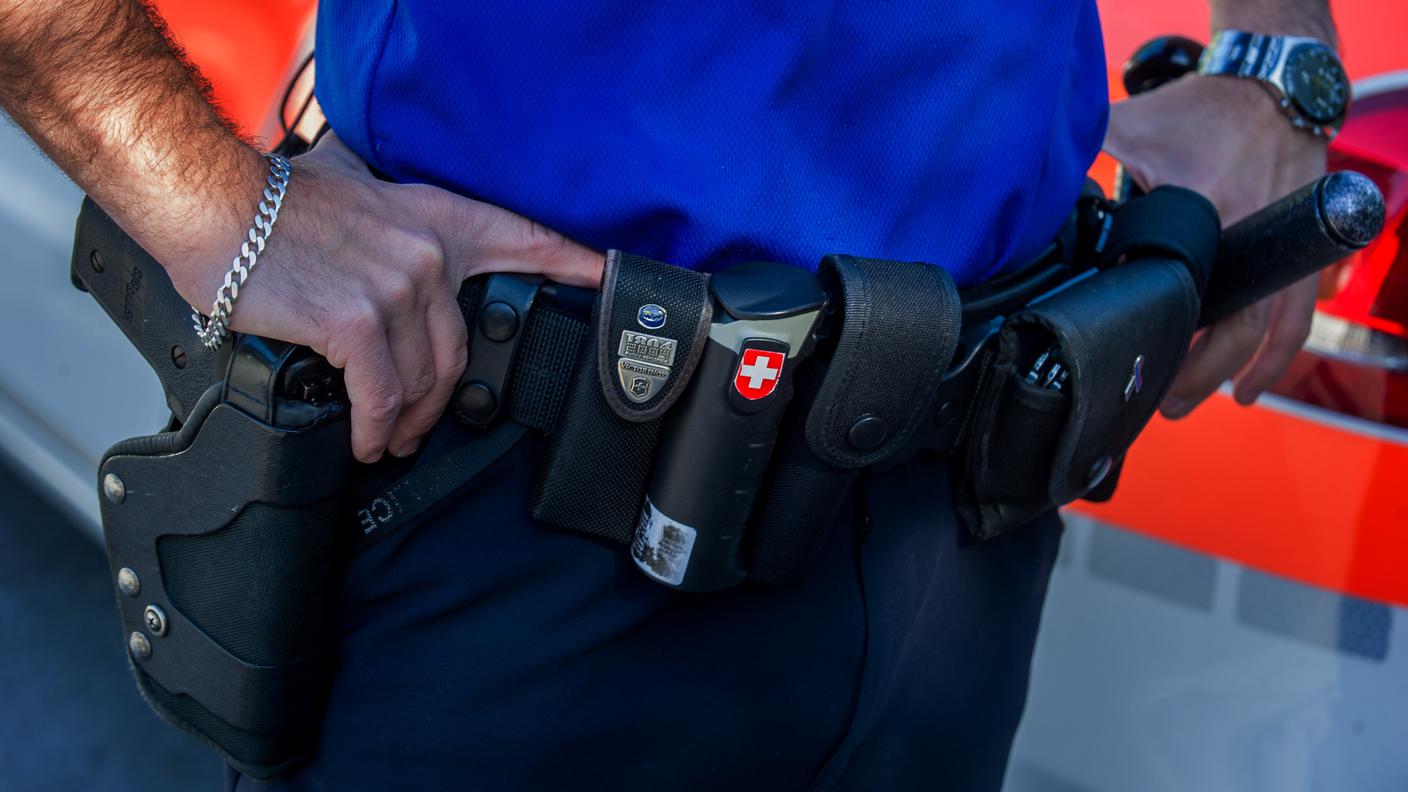 La violenza sarebbe avvenuta dopo l'arresto di tre presunti ladri