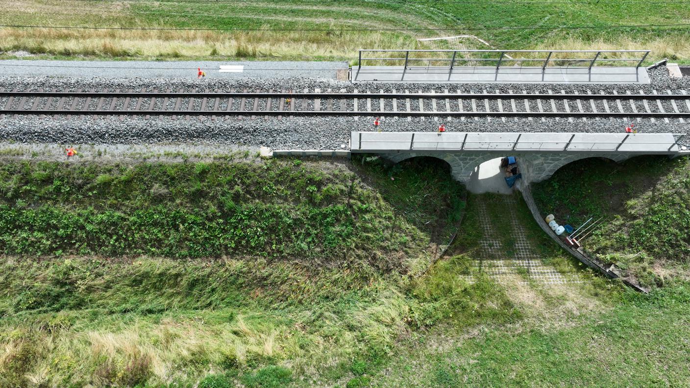 L'adolescente è stato colpito da una scarica elettrica da 11’000 volt proveniente dalla linea aerea