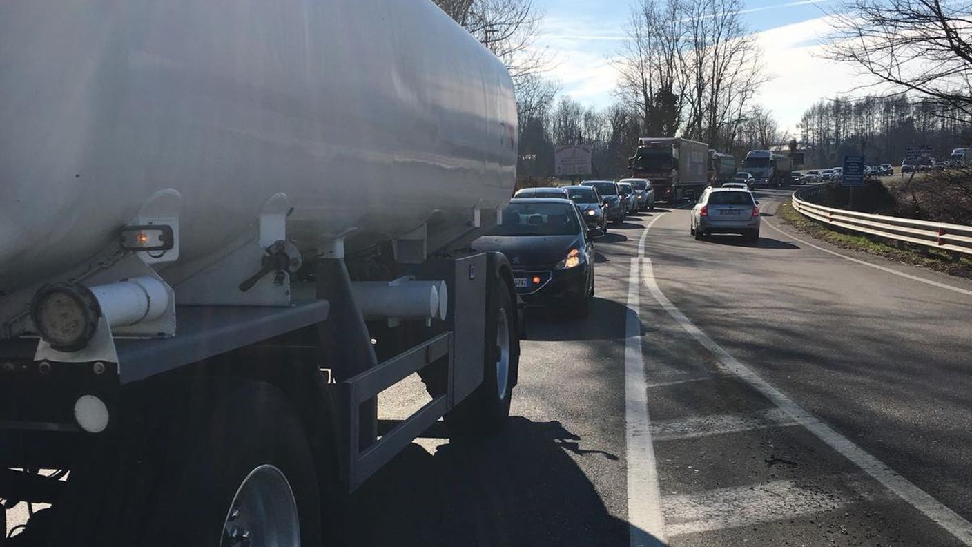 Il traffico sostenuto al valico del Gaggiolo