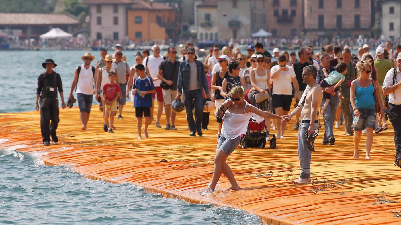 In 16 giorni l'opera The Floating Piers aveva fatto camminare 1,2 milioni di persone sul Lago d'Iseo