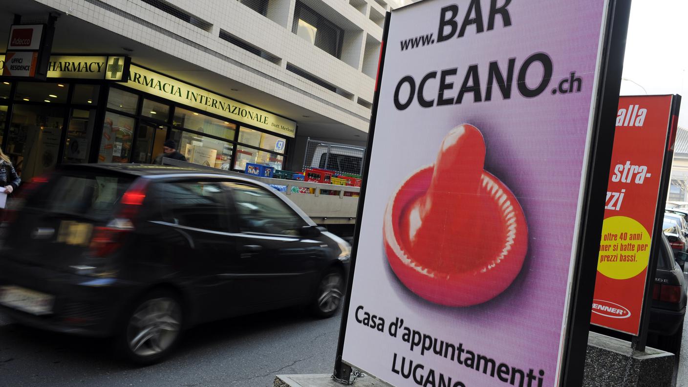 I reati sarebbero stati commessi al Bar Oceano di Pazzallo
