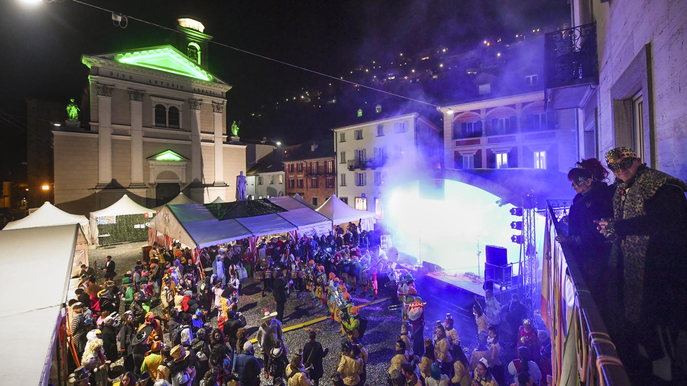 Piazza Sant'Antonio in festa sotto gli occhi dei regnanti