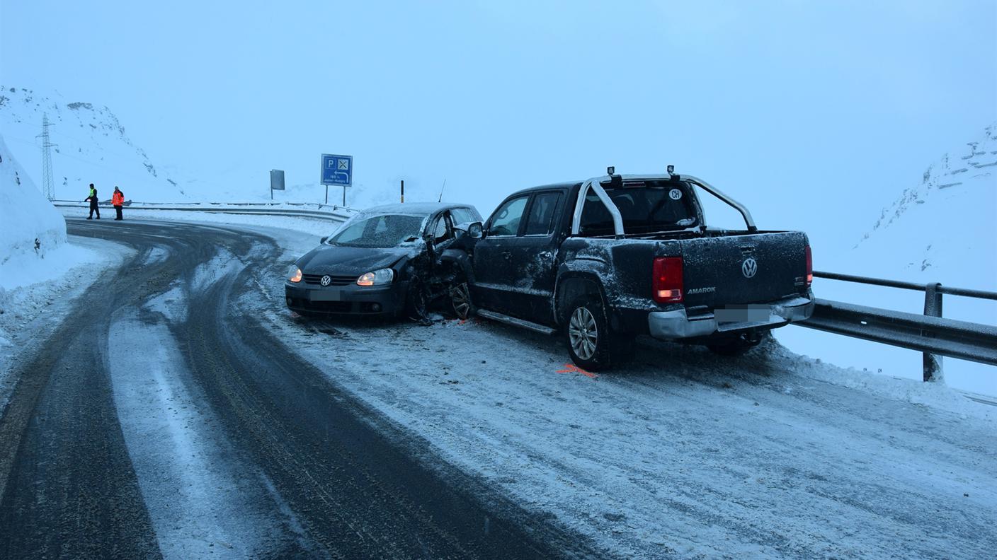 Le due autovetture coinvolte nell'incidente di lunedì mattina sullo Julier