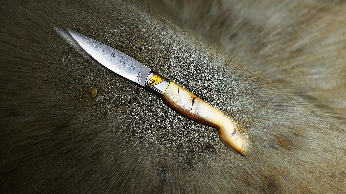 Con un coltellino estratto dalla tasca l’imputato, ubriaco, si scagliò sulla vittima
