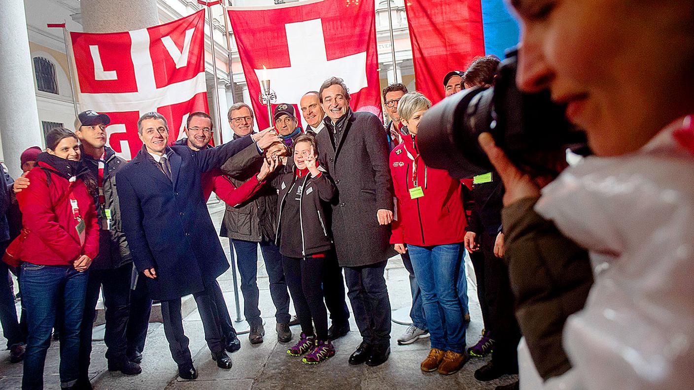 Ignazio Cassis consigliere federale, Roberto Traversa, atleta, Marco Borradori sindaco di Lugano, Roberto Badaracco, municipale e Sladjana Pansera, Coordinatrice per la Svizzera Italiana di Special Olympics