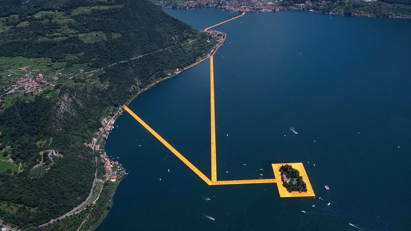 L'opera dell'artista americano Christo sul Lago d'Iseo nel 2016