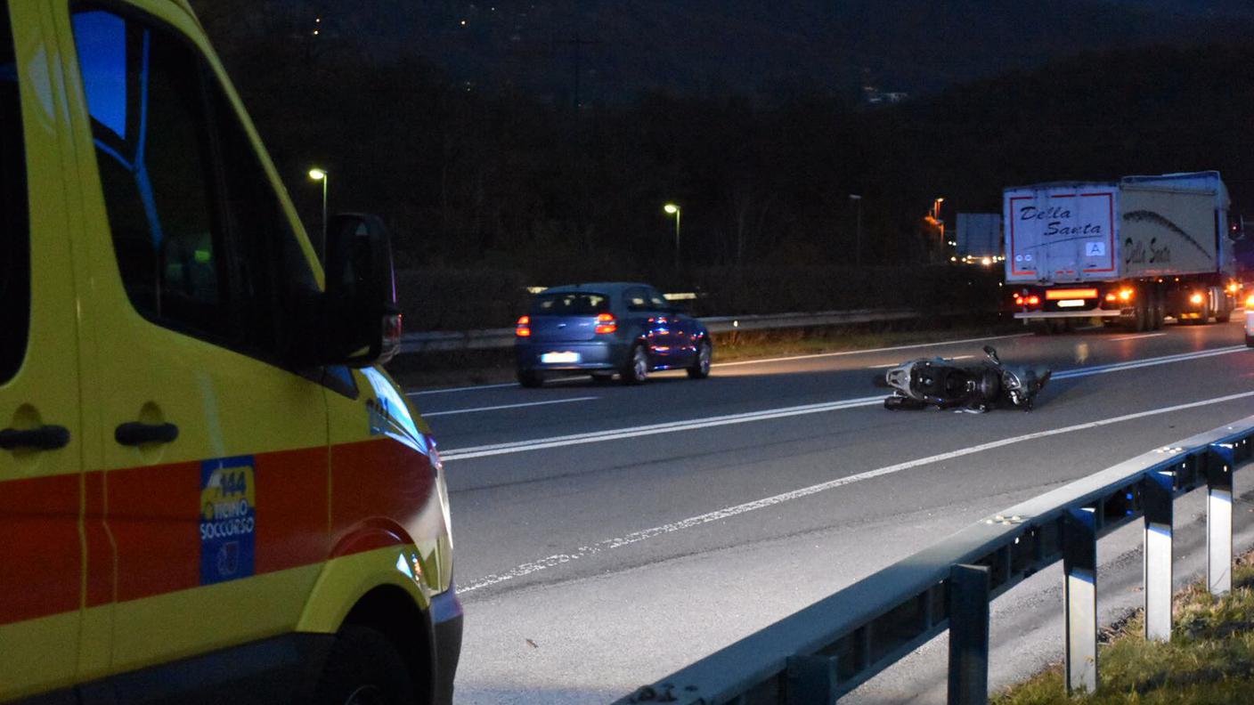 Lo scooterista venne travolto sulla A2