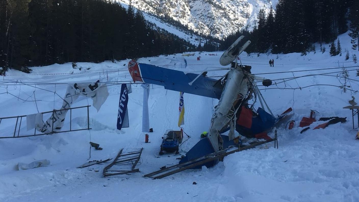 Alcuni rottami del piccolo velivolo dopo l'incidente