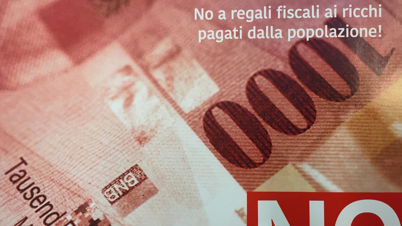 Un volantino sottolinea "l'iniquità della riforma, che tutela i milionari a scapito del ceto medio"