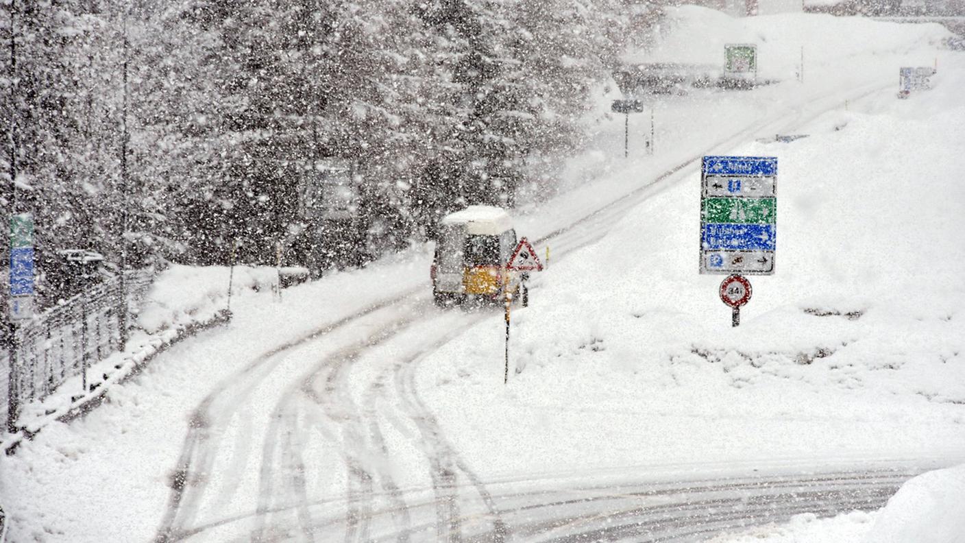 Sulla neve le tracce dei veicoli