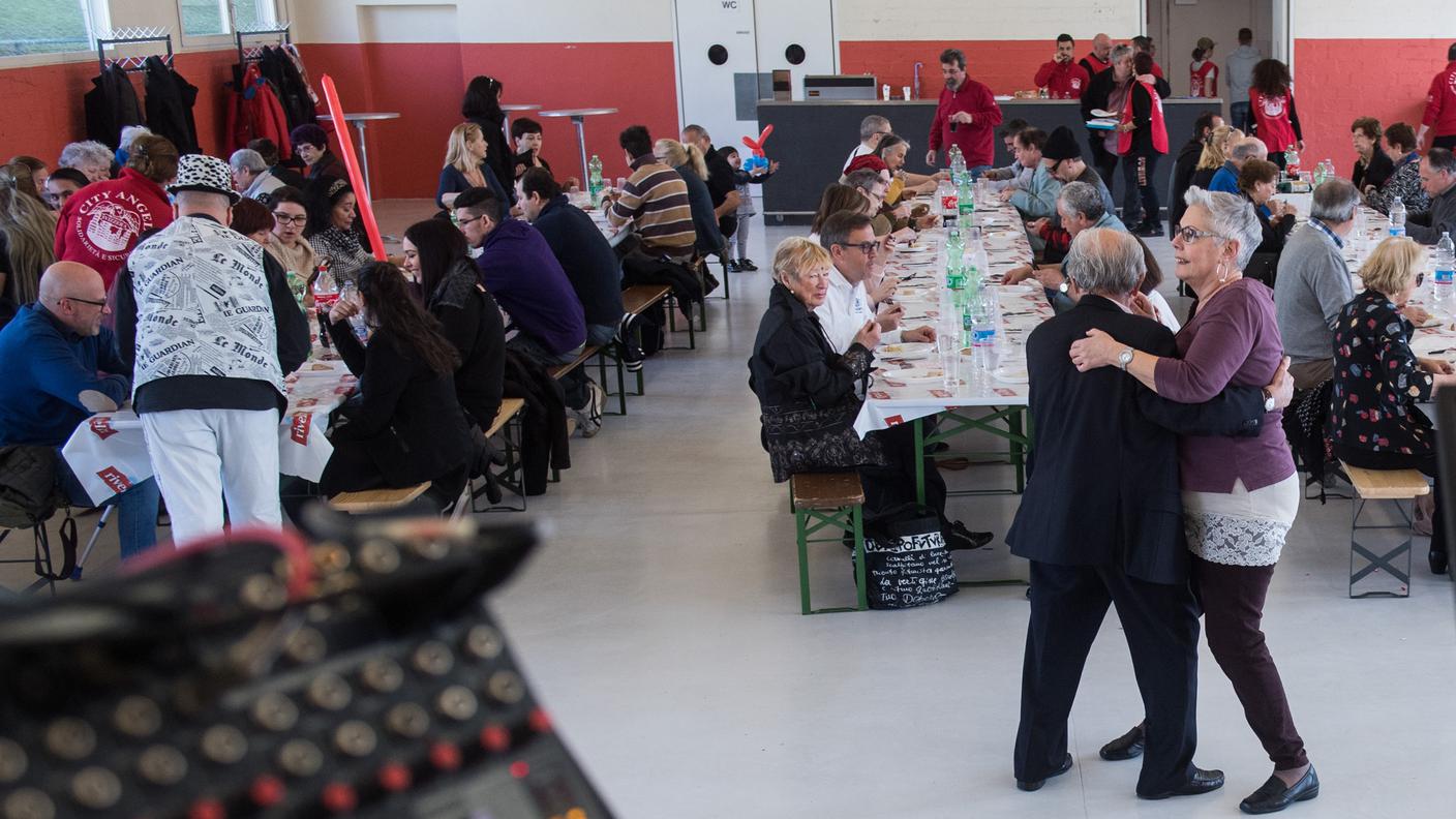 Un pasto in compagnia e due passi di ballo