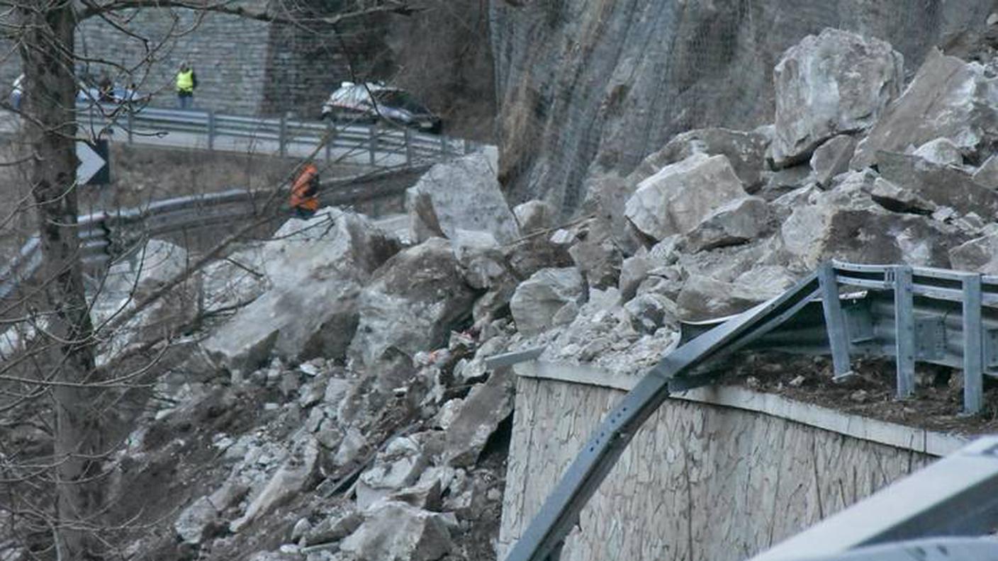Lo sgombero della strada durerà ancora diverse settimane