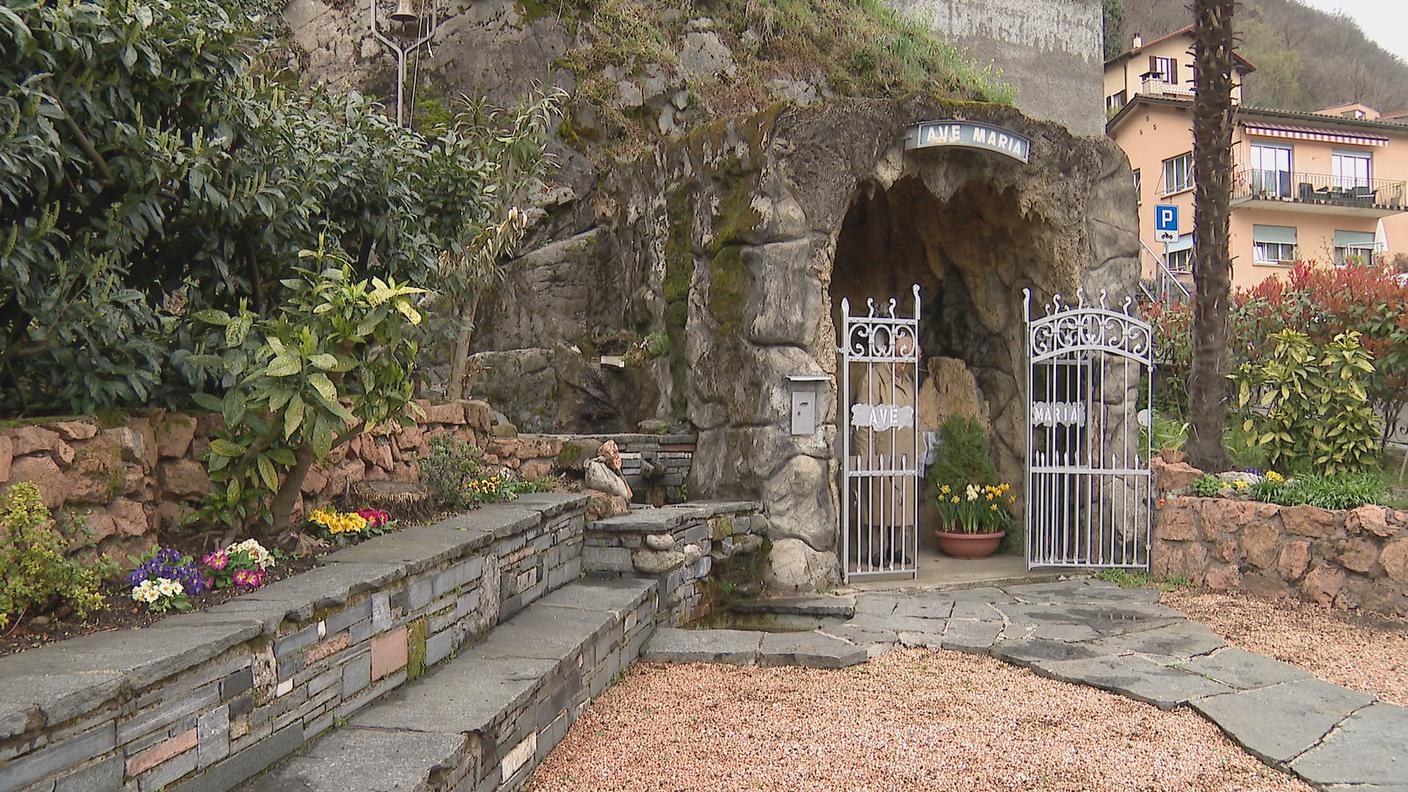 La grotta di Lourdes a Melide