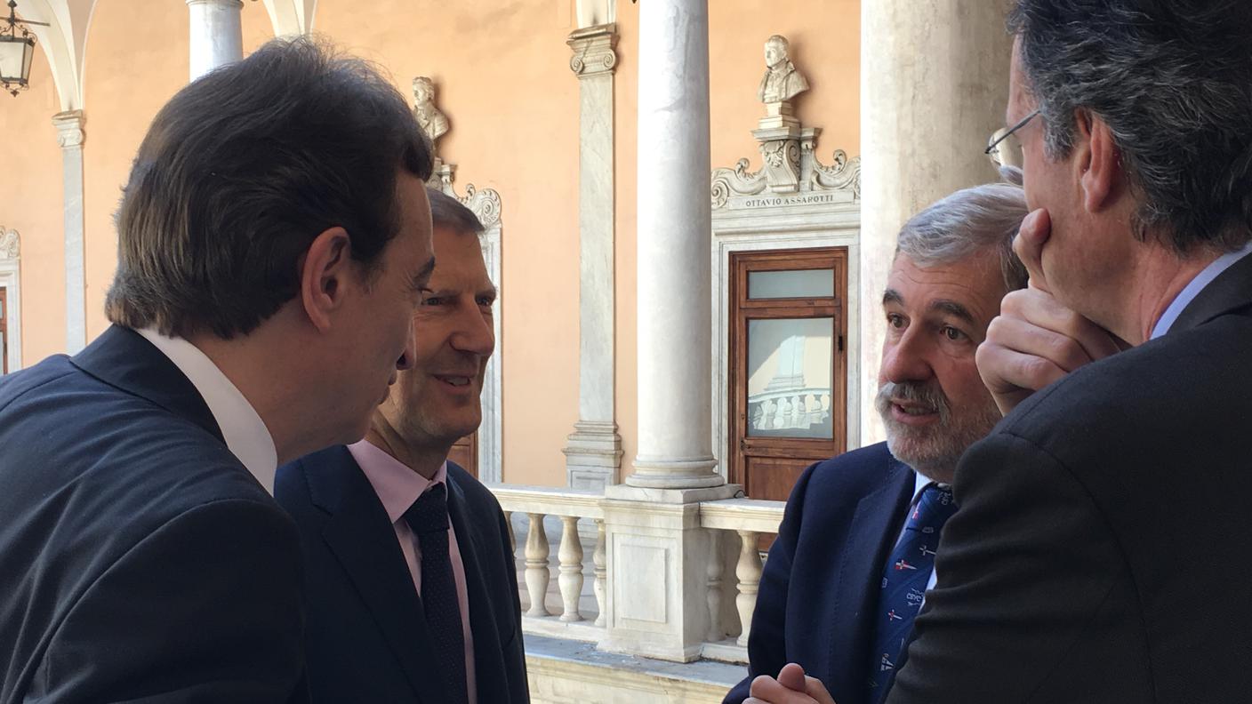 Marco Borradori e l'ambasciatore Giancarlo Kessler a colloquio con il sindaco di Genova Marco Bucci