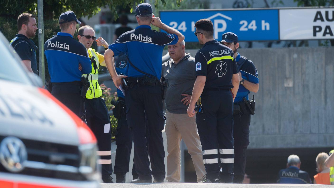 L'intervento della polizia e dei soccorritori dopo la sparatoria di Ascona nel giugno 2017