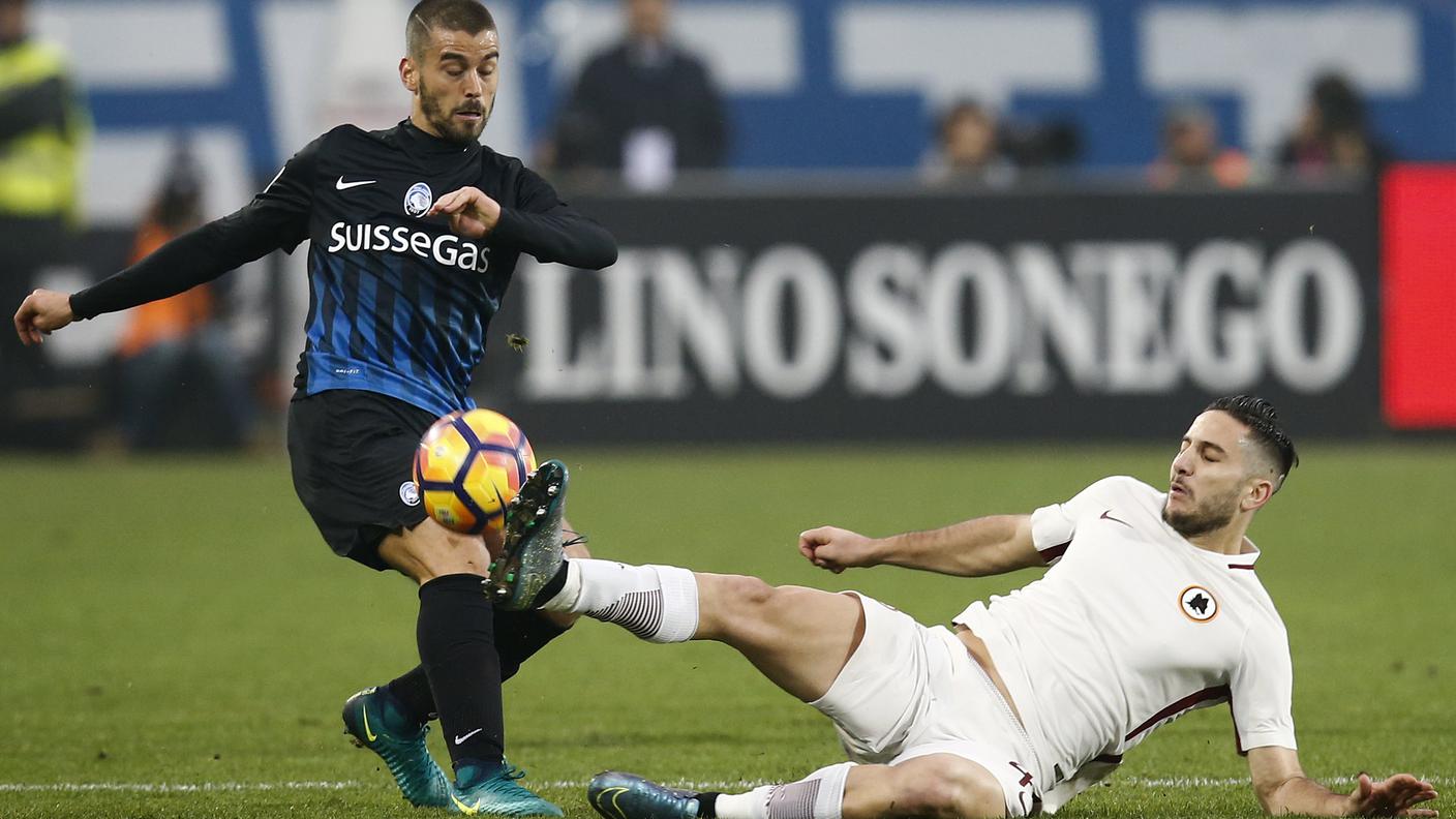 Il logo di Suisse Gas in evidenza sulle maglie dell'Atalanta nella stagione 2016/2017