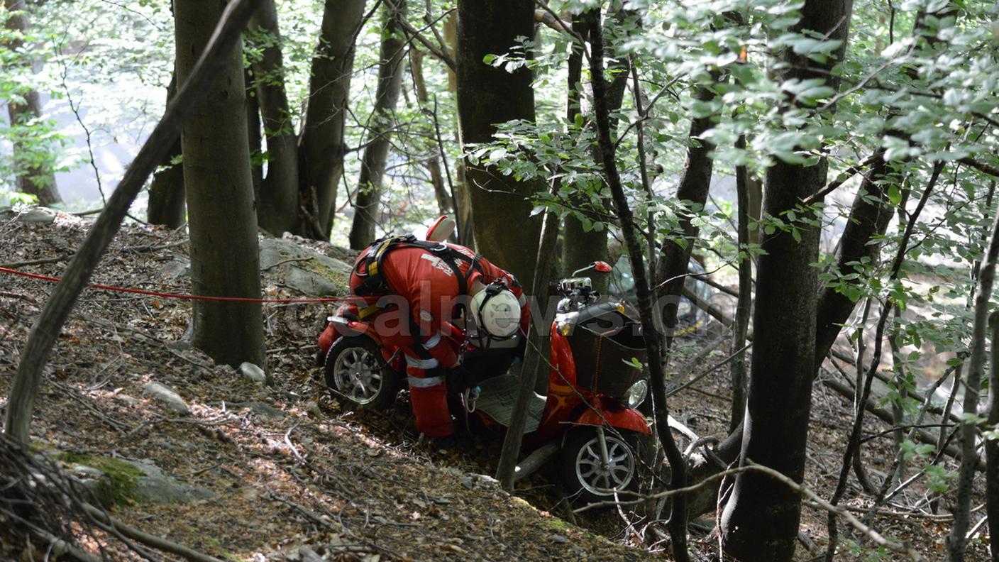 Conducente e motociclo si sono fermati nel bosco