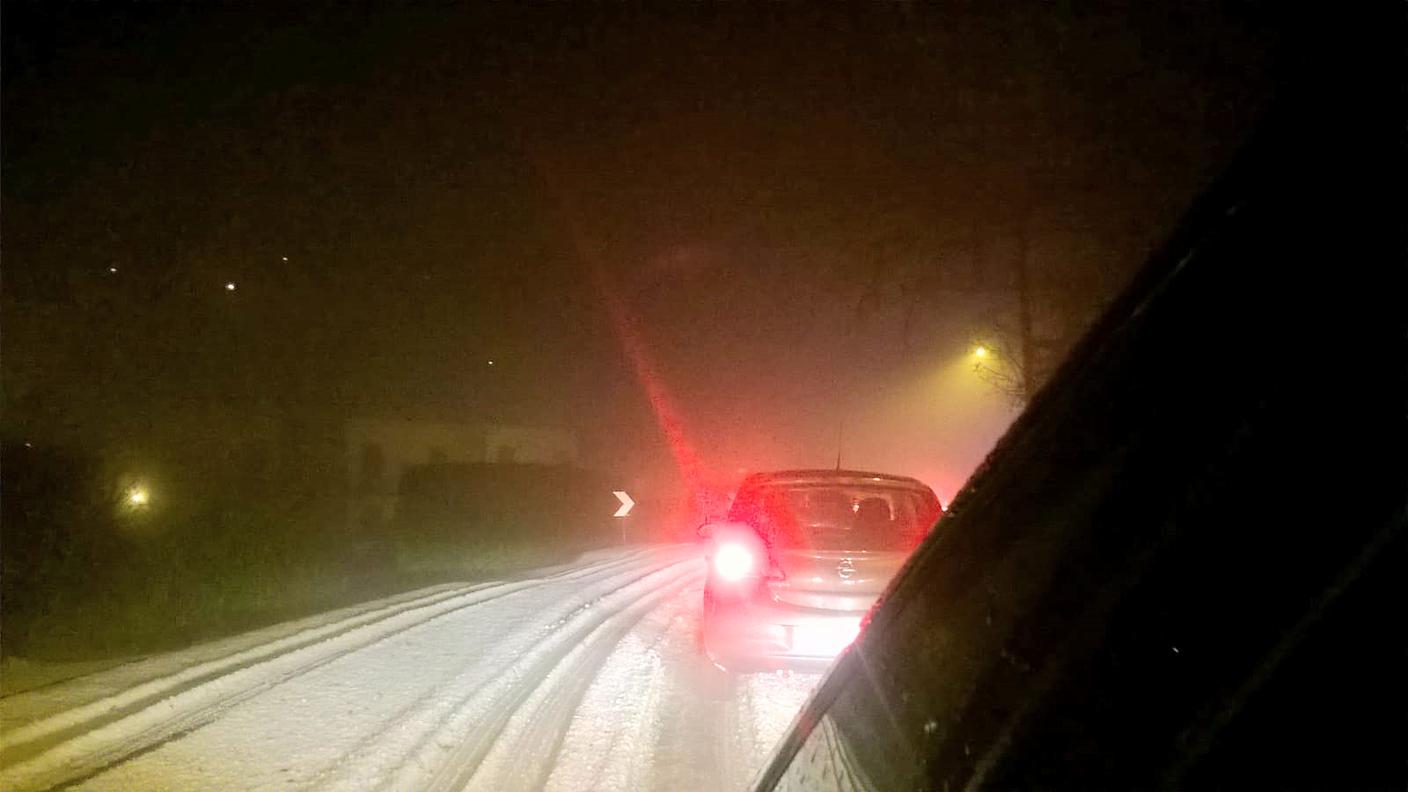 Fornasette, Ponte Cremenaga, ore 21.30: cinque gradi e 10 cm di grandine...
