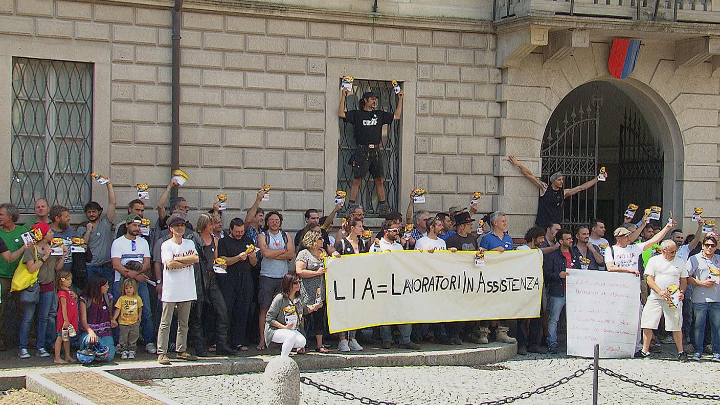 La protesta a Palazzo delle Orsoline
