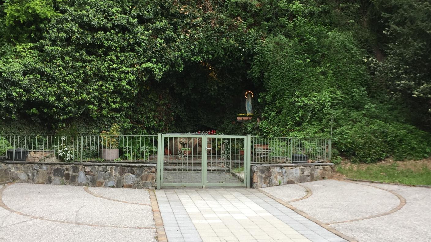 La grotta di Lourdes a Fescoggia