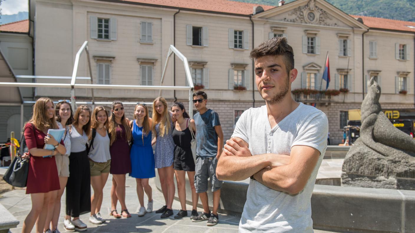 Hassan Gemmo e i liceali ticinesi che si sono battuti per la sua permanenza in Ticino