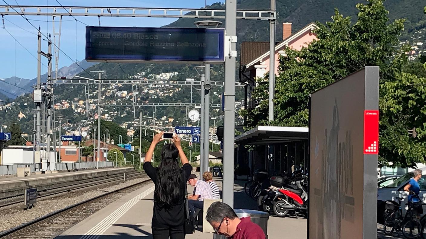 Treni della S20 tutti fermi tra Cadenazzo e Locarno