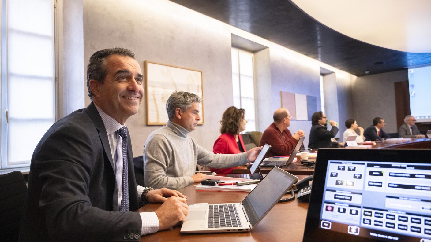La Gestione, in primo piano Bixio Caprara, ha fatto i compiti per portare in aula il preventivo a dicembre.jpg