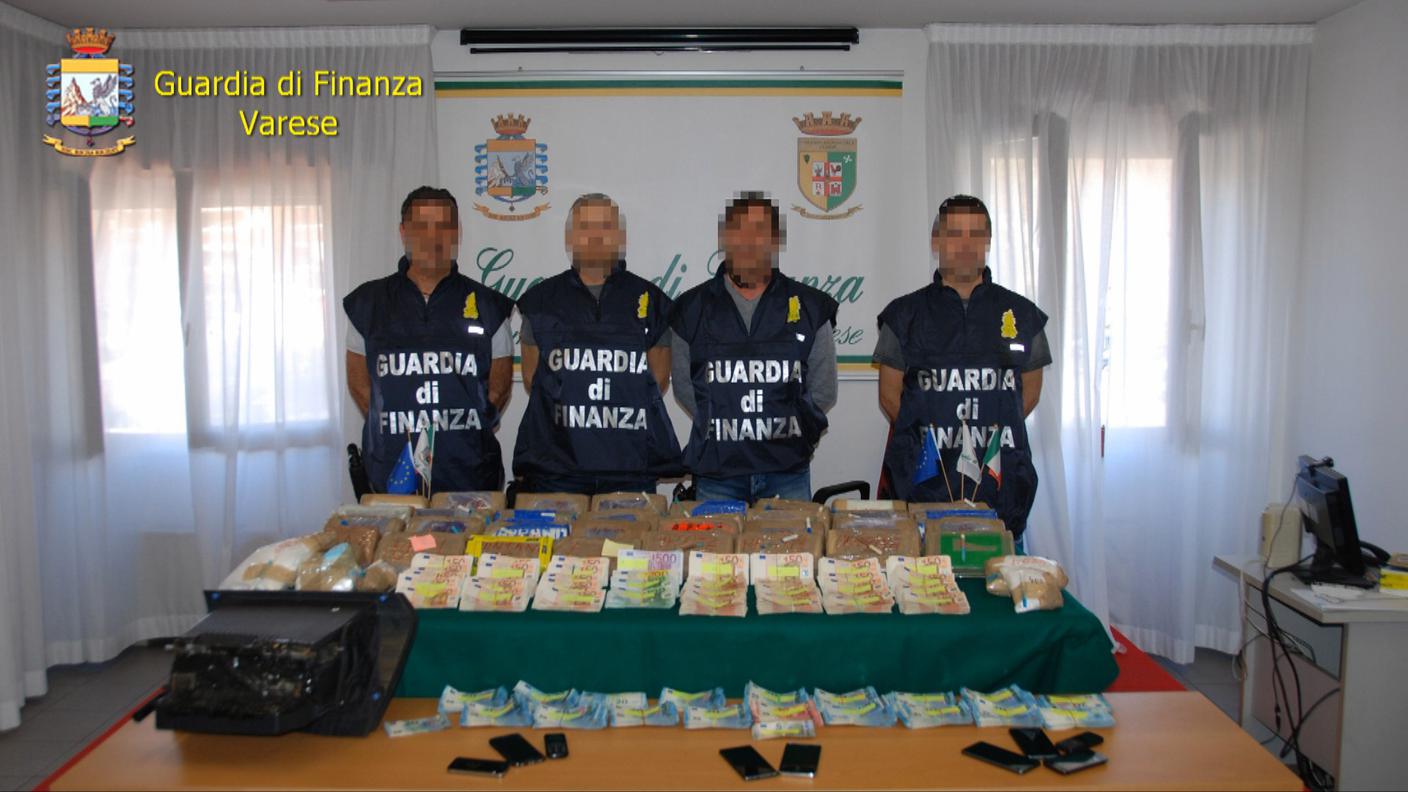 Sequestrati 43 kg di cocaina, 234'000 euro e 3 automobili 
