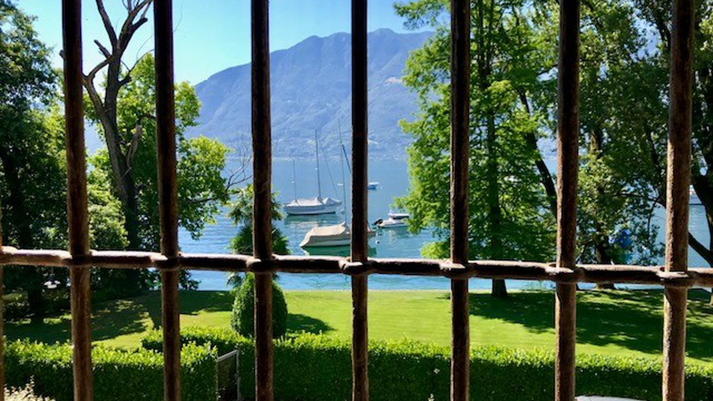 Dispone di un accesso al lago, oltre a un parco di 10’000 metri quadrati