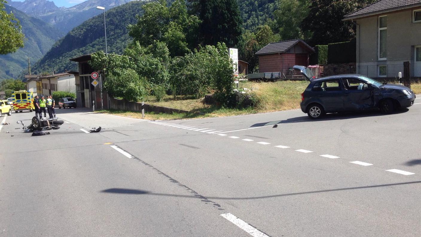 Il conducente a bordo dell'auto stava viaggiando verso Blenio