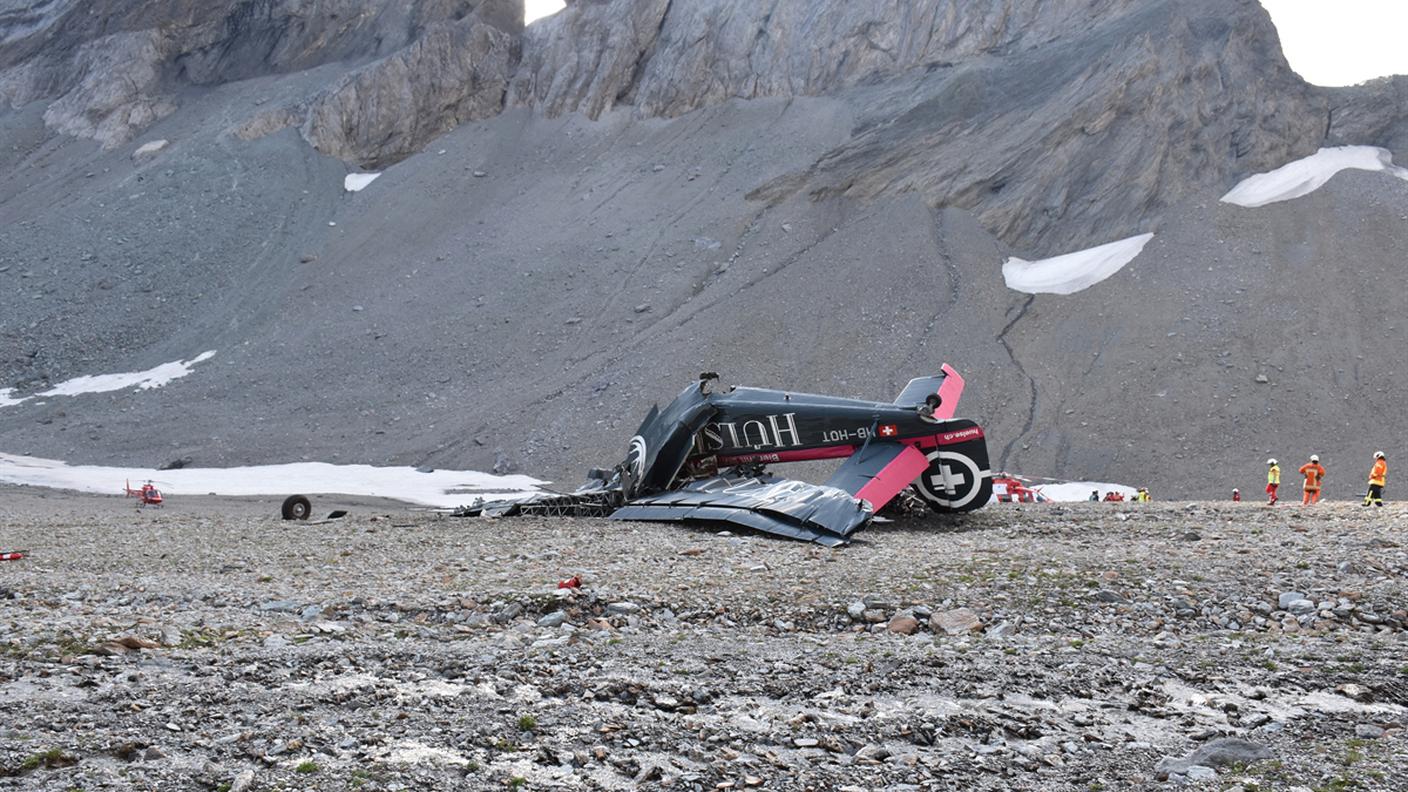 I resti del Ju 52 schiantatosi sabato sopra Flims, nei Grigioni