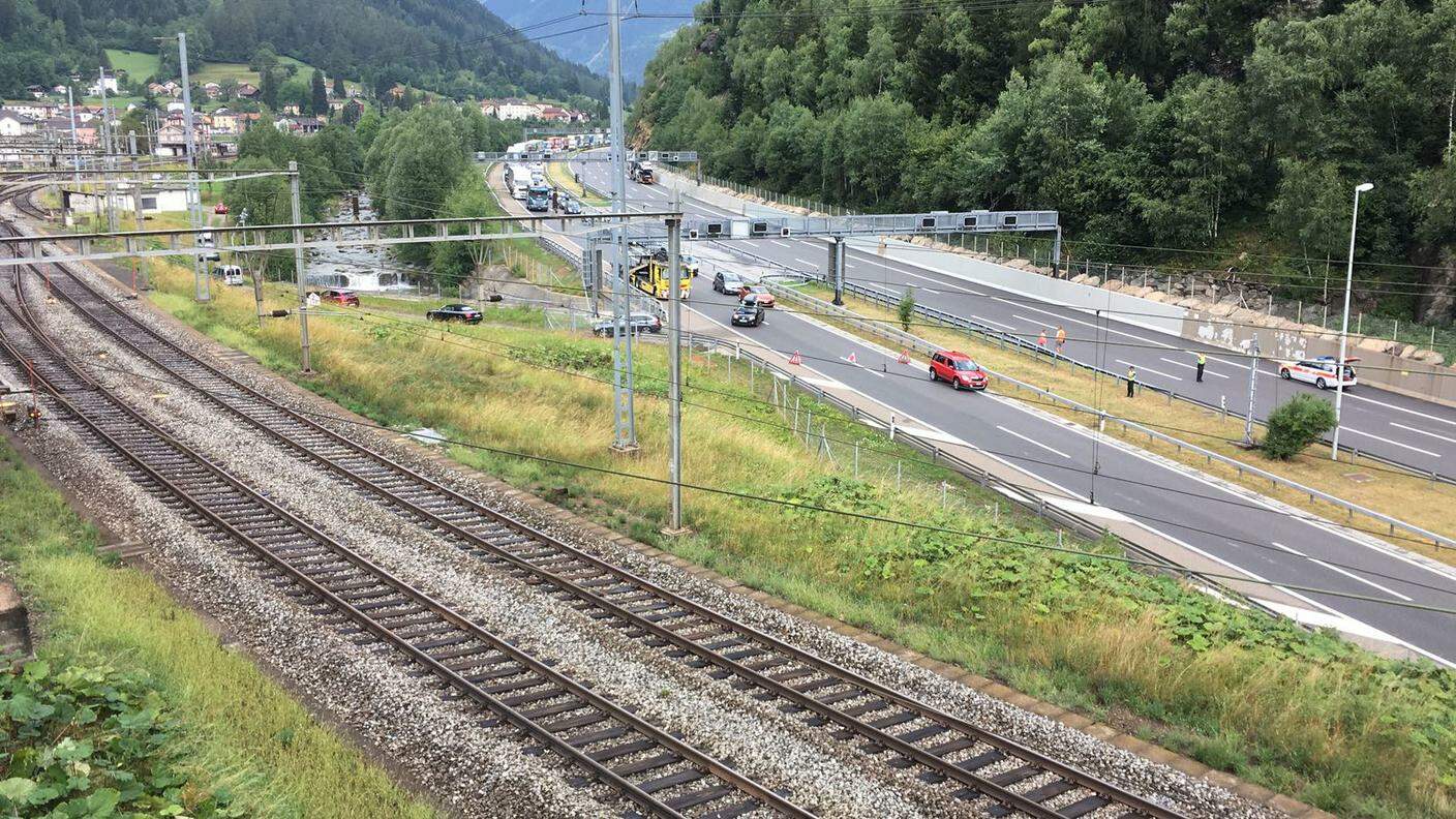 Autostrada A2 chiusa e auto deviate sulla cantonale