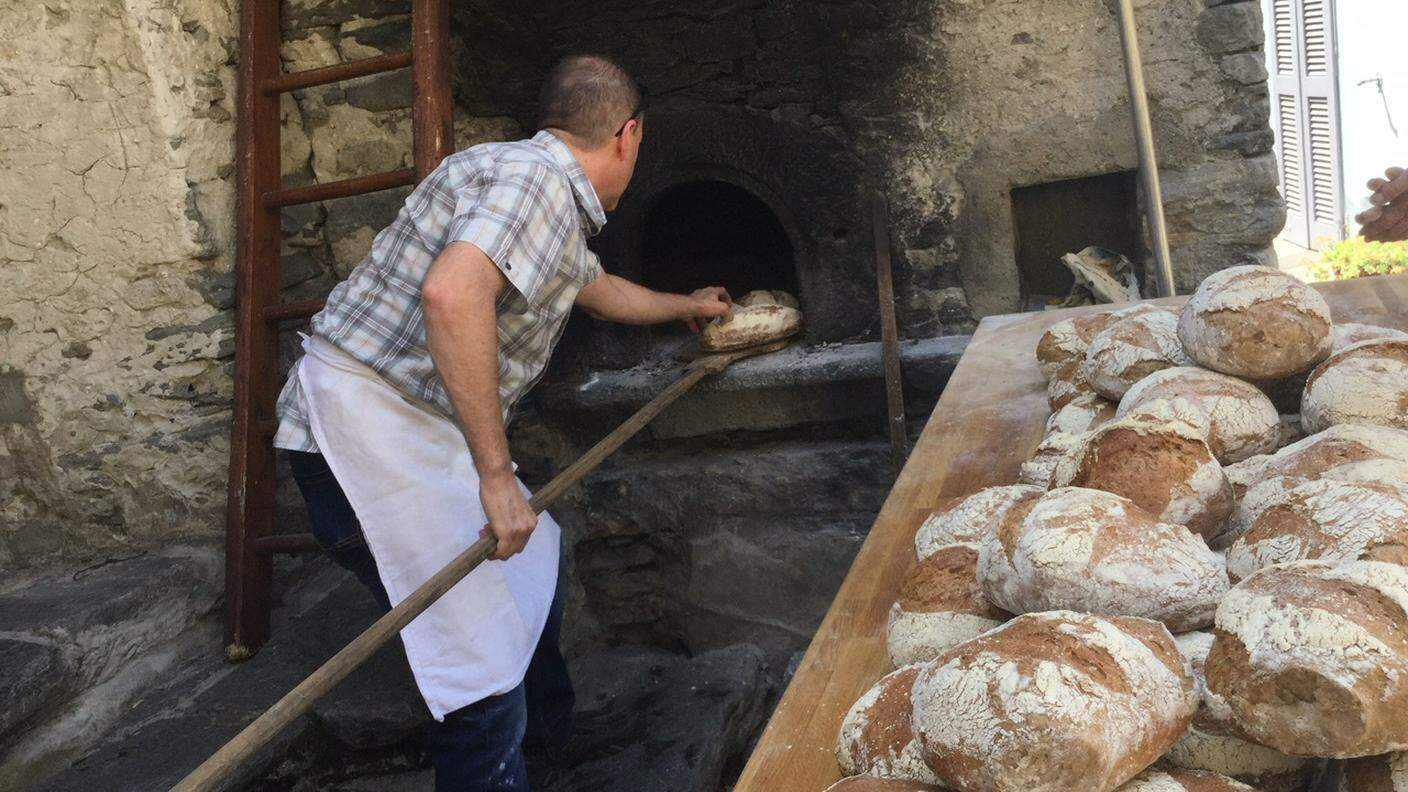 Pane cotto le forno a legna a Cavigliano