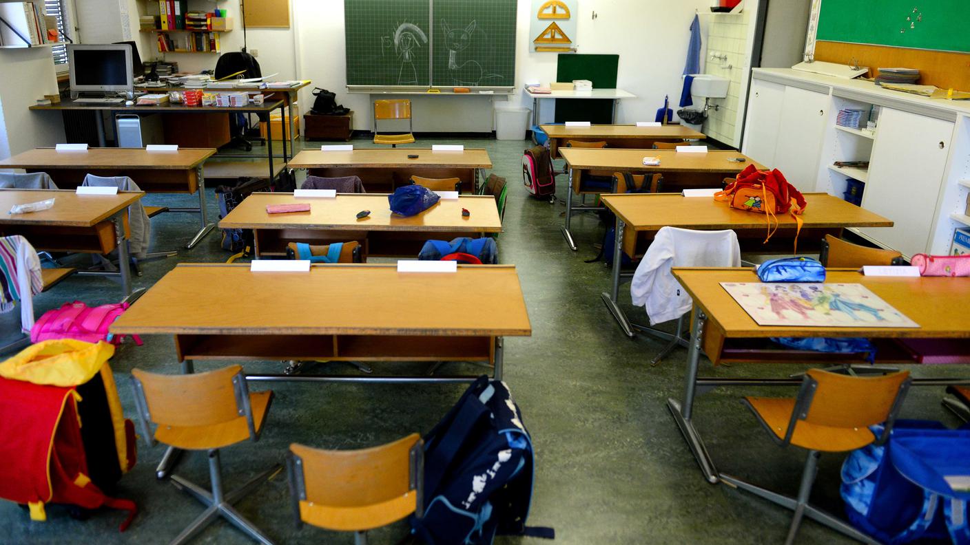 Banchi di scuola pronti per l'inizio del nuovo anno scolastico ticinese