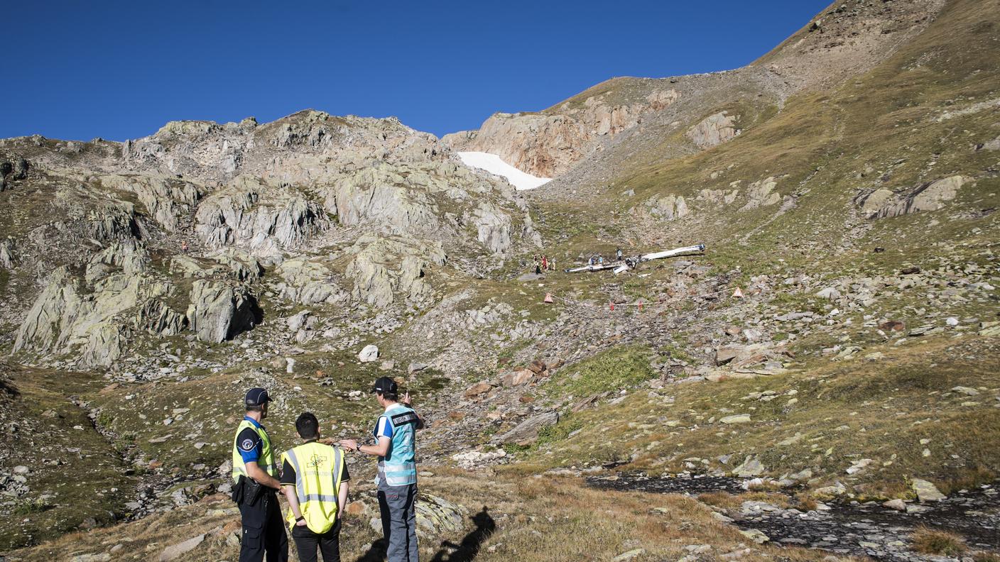 Le autorità dell'aviazione e la polizia cantonale sul luogo dell'incidente