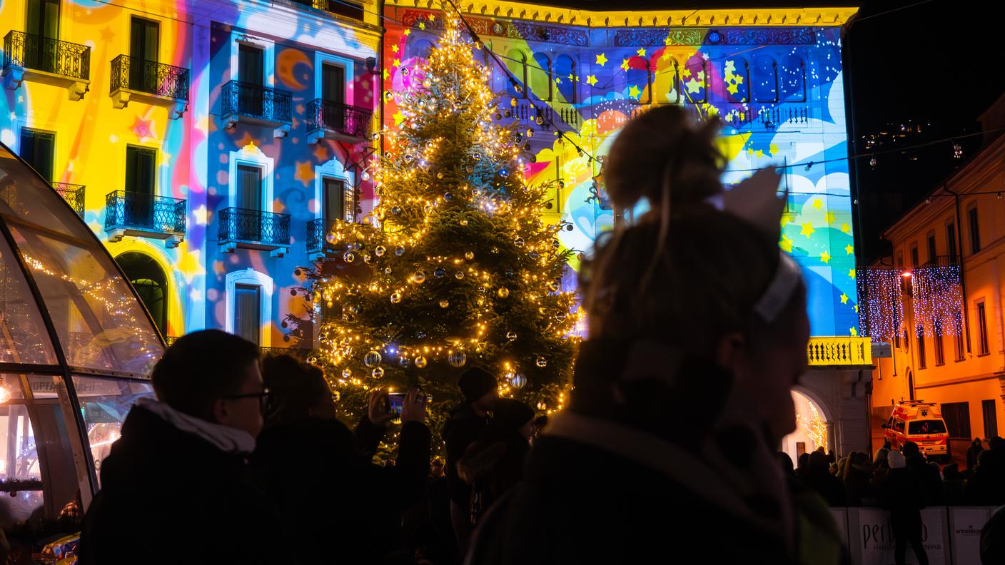 Piazza Grande vestita di colori durante la notte di San Silvestro.jpg