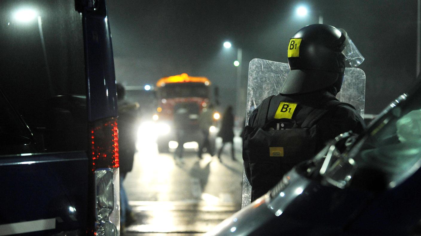 polizia derby hockey tp.jpg
