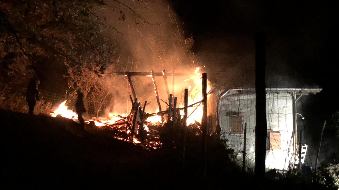 Le fiamme si sono sviluppate nella parte posteriore