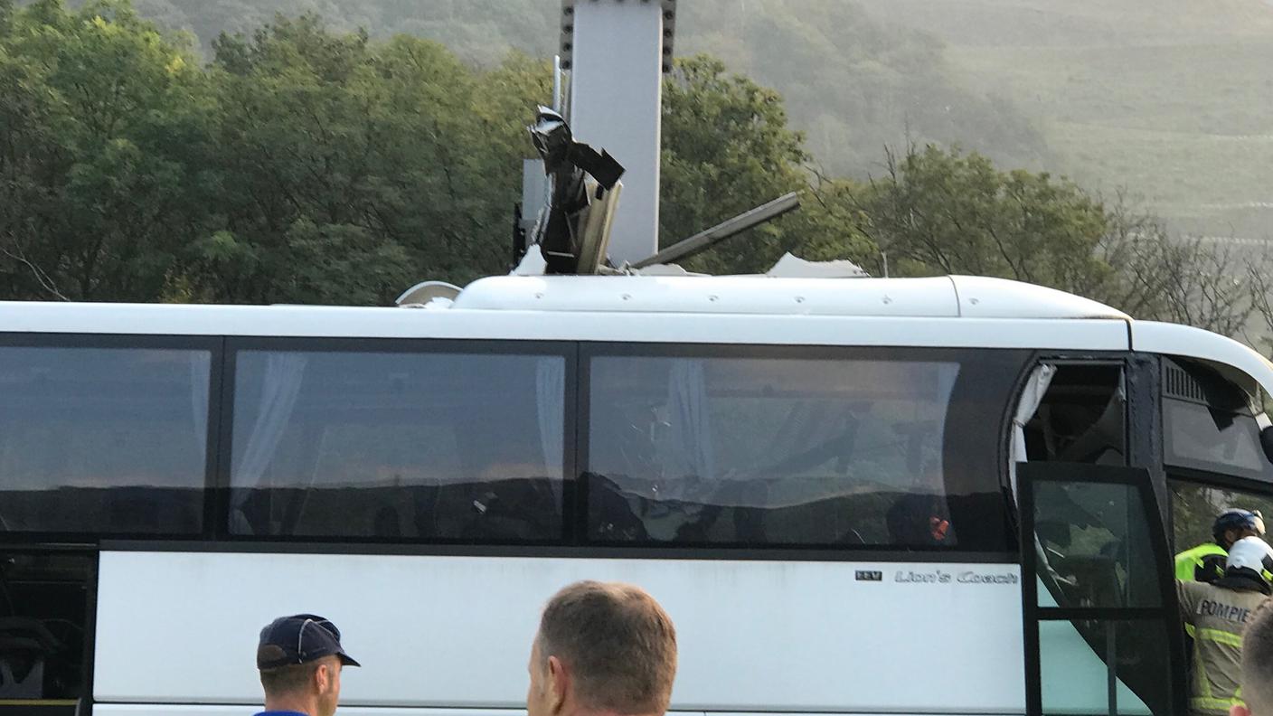 Il pullman avrebbe fatto tutto da solo