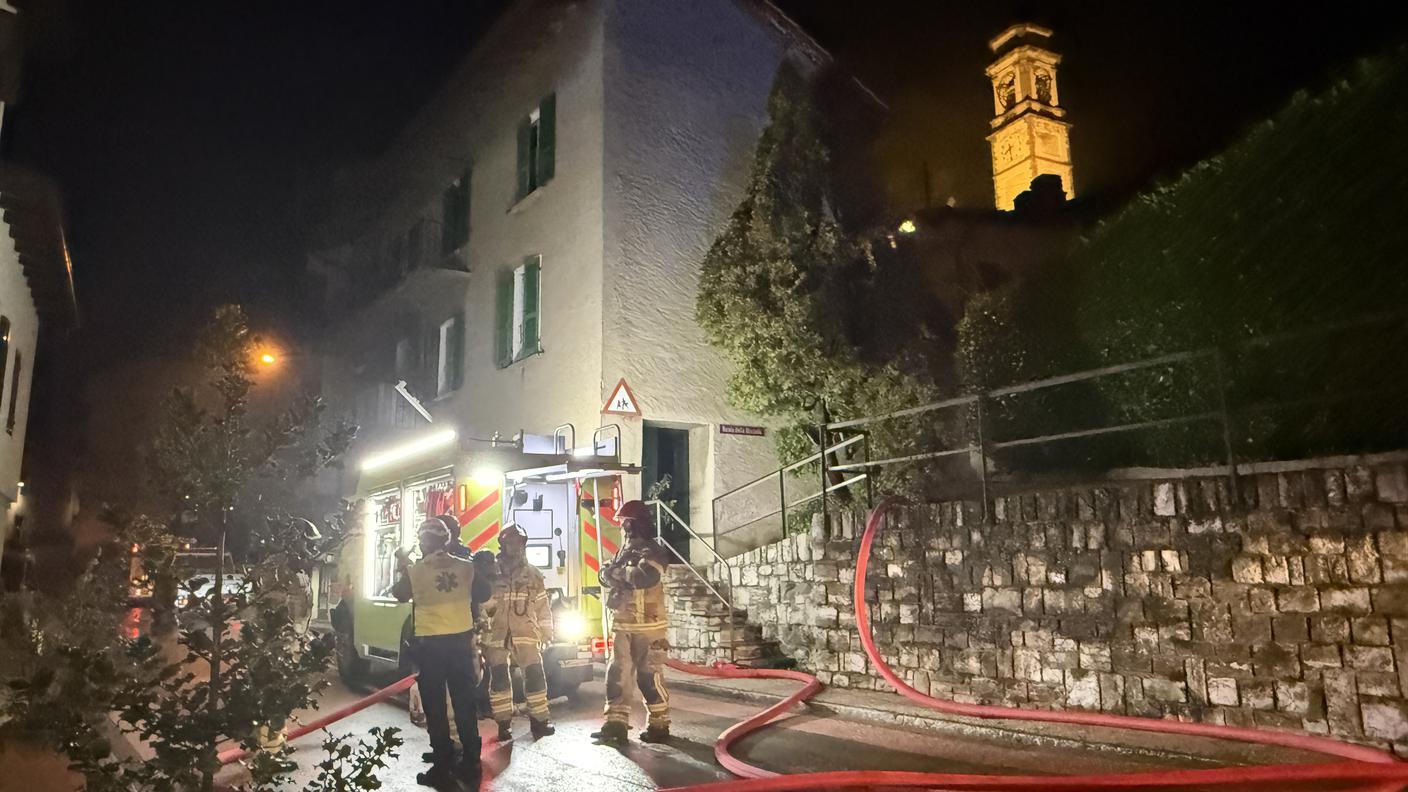 I soccorritori ed i pompieri all'opera