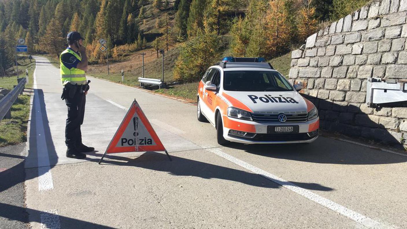 Sul posto la polizia e la REGA con un elicottero