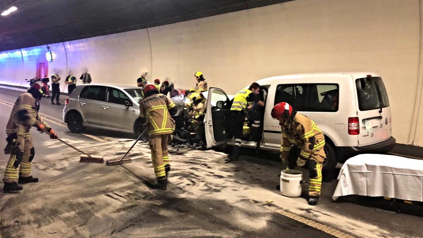 Incidente frontale lunedì mattina nella galleria Vedeggio-Cassarate