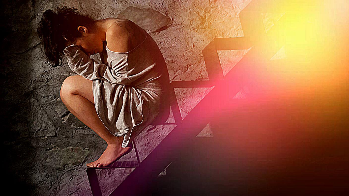 Le vittime sarebbero due ragazze (all’epoca 18enni) e una stagista